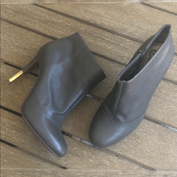 Seychelles Shoes - Seychelles Gray Booties with Gold Heels 8